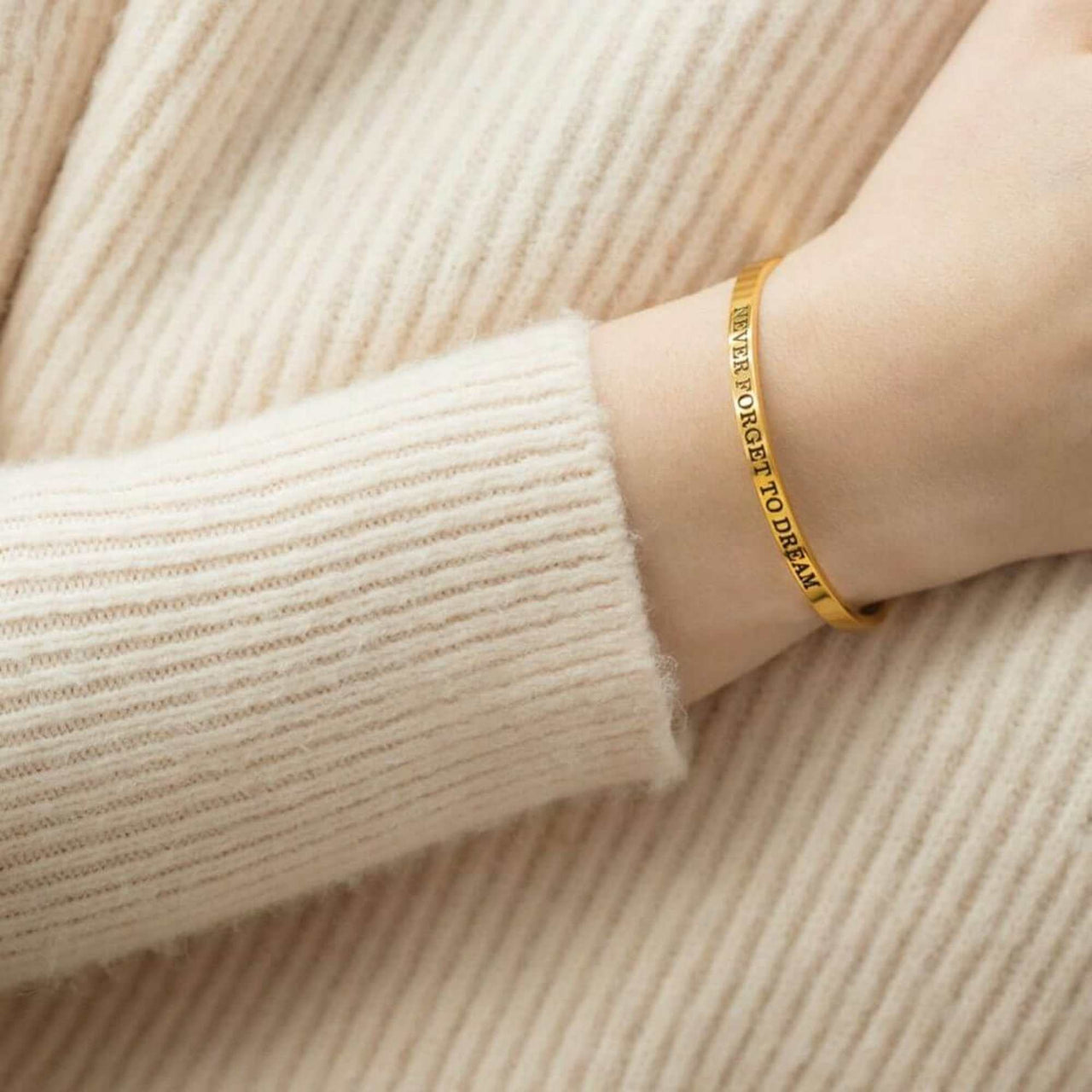 Never Forget To Dream - Quote Bracelet - Women's Bracelet - Mantra Bracelet Brother & Sisters